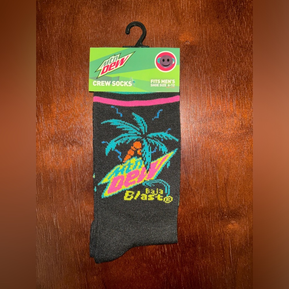 MOUNTAIN DEW NOVELTY CREW SOCKS NWT MEN’S SHOE SIZE 6-12